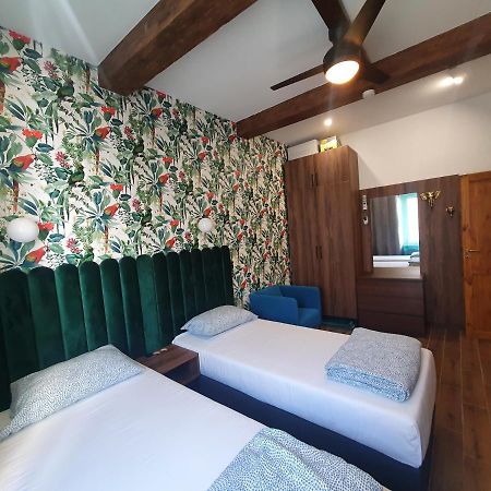 Luxurio Rooms With Baths Ливорно Экстерьер фото