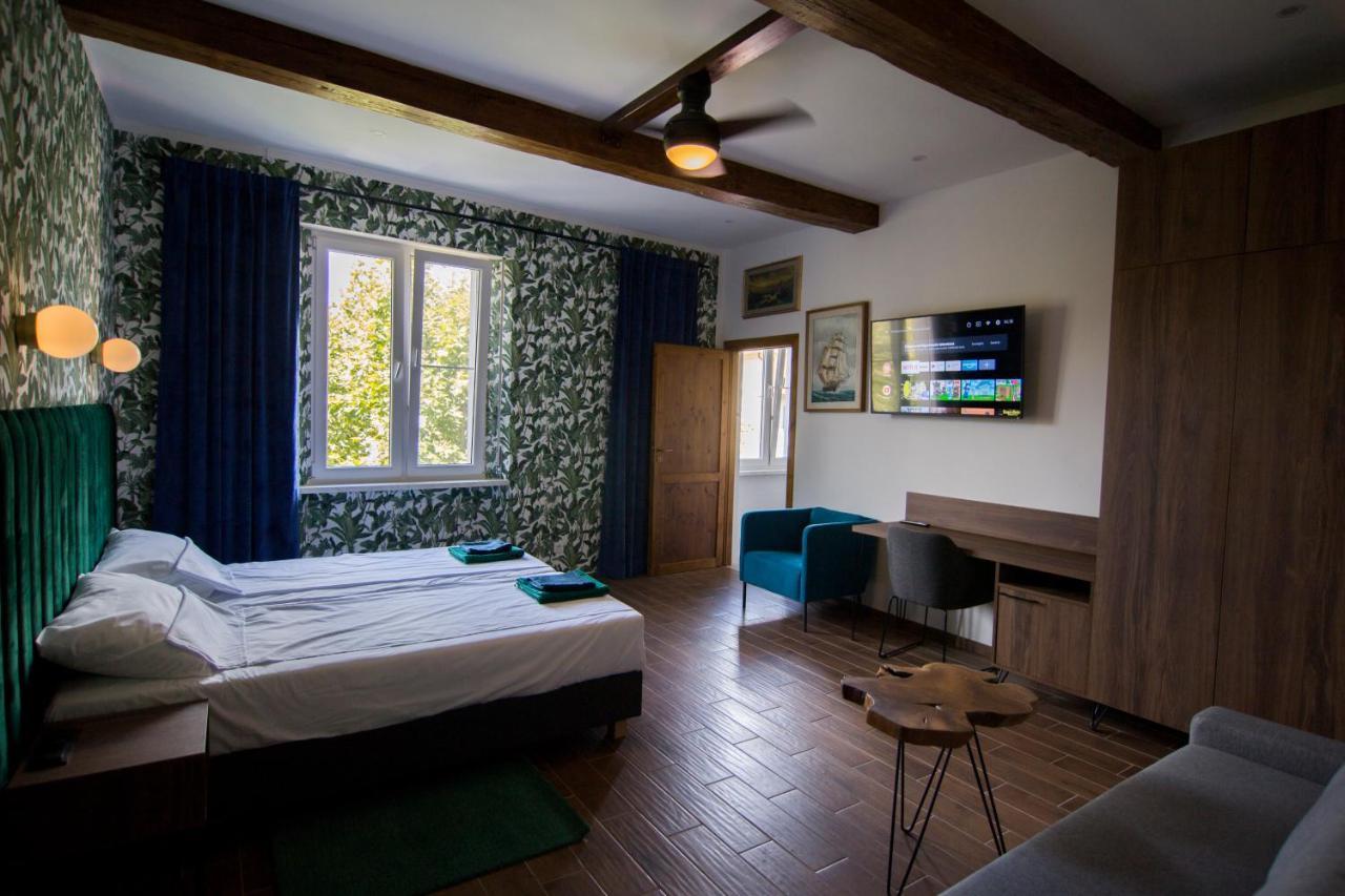 Luxurio Rooms With Baths Ливорно Экстерьер фото
